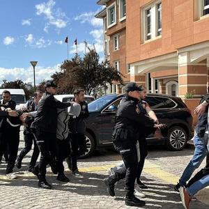 Ekipler bir tane SIM karttan yola çıktı! Milyonlarca liralık vurgun yapan yasa dışı bahis şebekesi çökertildi