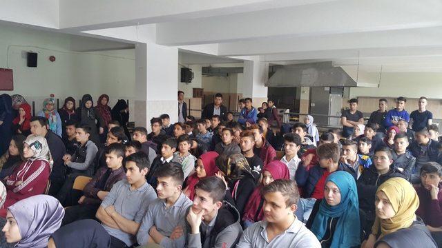 Lise öğrencilerine kişisel bakım, temizlik, sağlıklı beslenme ve sigara bağımlılığı semineri