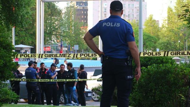 TBMM'ye giremeyince havaya ateş açtı! Polisi görünce kaçmaya çalıştı