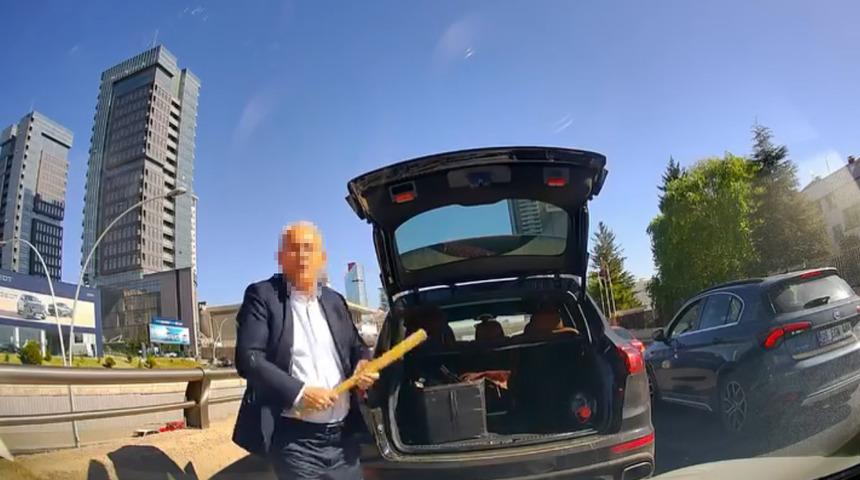 Yer: Ankara! Trafikte tartıştığı sürücünün üzerine beyzbol sopasıyla yürüdü! Ehliyetine el konuldu