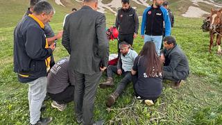 Yüksekova'da ot toplarken bayılan genç için ekipler seferber oldu