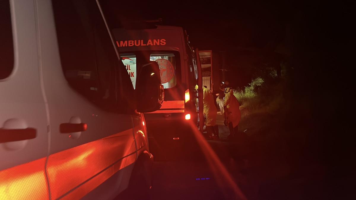 Ormanda kazdıkları kuyuda mahsur kalan 2 kişi i&ccedil;in kurtarma &ccedil;alışması başlatıldı