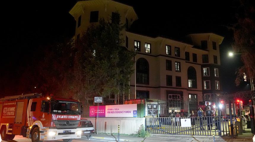 Tuzla'da kız öğrenci yurdunda çıkan yangın nedeniyle öğrenciler tahliye edildi