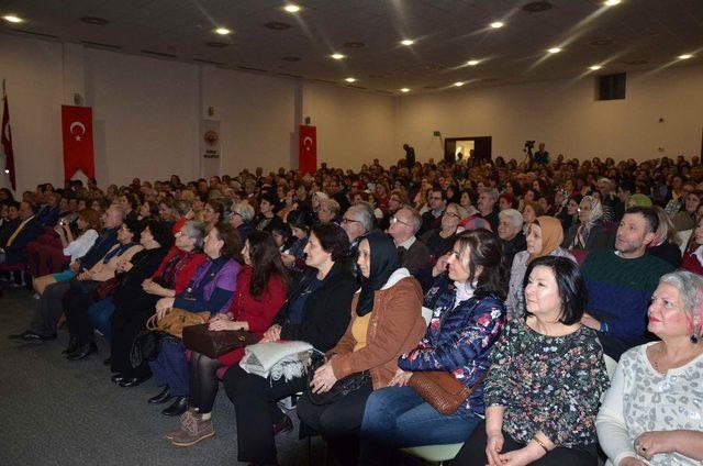 Nilüfer Kadın Korosu Gemlik’i coşturdu