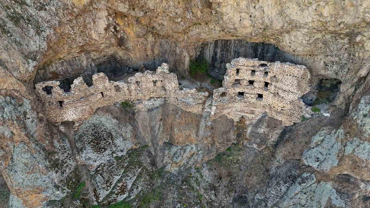 Sümela Manastırı nın ikizi: Bakın hangi ilde dağların arasına gizlenmiş 3