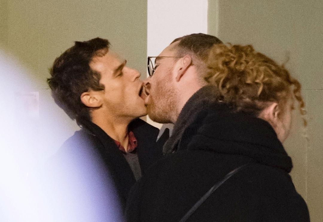 Sokak ortasında aşka geldiler