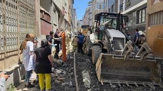 Bayrampaşa'da kanalizasyon çalışması sırasında bir işçi göçük altında kaldı