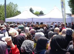 Kuyruğa girdiler, izdiham çıktı! Bedavaya almak için birbirleri ile yarıştılar...