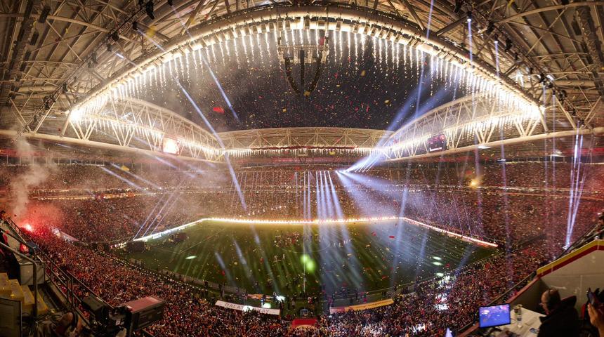 Galatasaray dünyaca ünlü şarkıcının istediği ücret sonrası şaşkına döndü! Yönetim o isimden vazgeçti