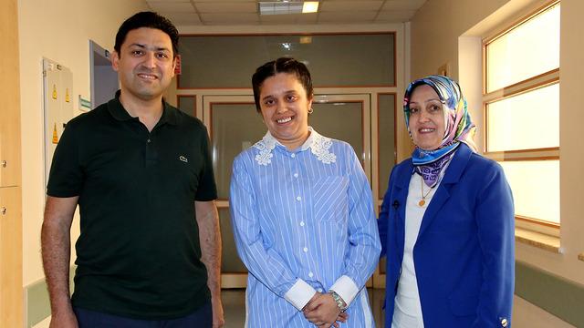 Tıp dünyasında bir ilk! 16 yıldır bezle yaşamını sürdüren genç kız ilk kez uygulanan tedavi ile iyileşti