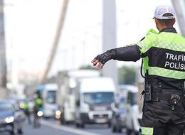 Trafik cezaları arttırıldı! Kırmızı ışıkta geçen yandı, işte madde madde yeni cezalar...