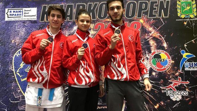 Kağıtsporlu karateciler Ukrayna’dan madalya ile döndü