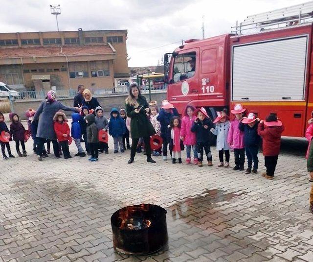 Anaokulu öğrencilerine yangın eğitimi