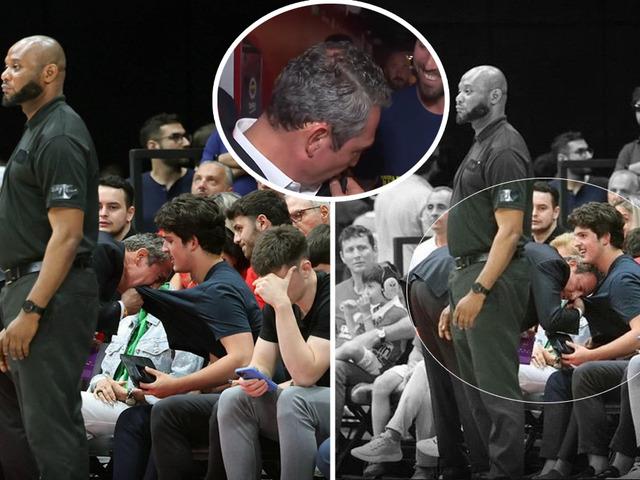 Fenerbahçe Başkanı Ali Koç basın mensubunun sorusunu Fenerbahçe armasını öperek cevap verdi