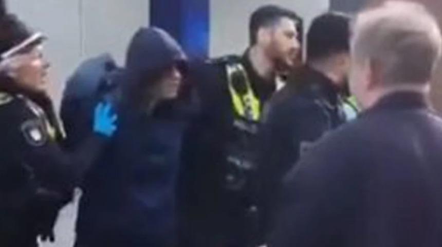 Almanya'da bıçaklı saldırı! Yaralılar var, böyle gözaltına alındı