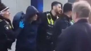 Almanya'da bıçaklı saldırı! Yaralılar var, böyle gözaltına alındı