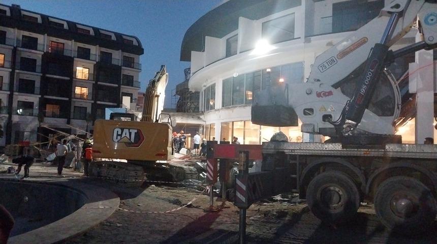 Yer: Antalya! 5 yıldızlı otel inşaatında teras çöktü