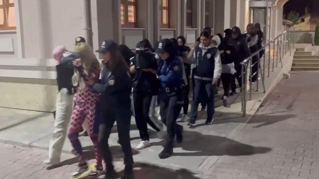 Konya'da 'Şah-Mat' operasyonu: 21 şüpheli tutuklandı, 74 kadın mağdur kurtarıldı