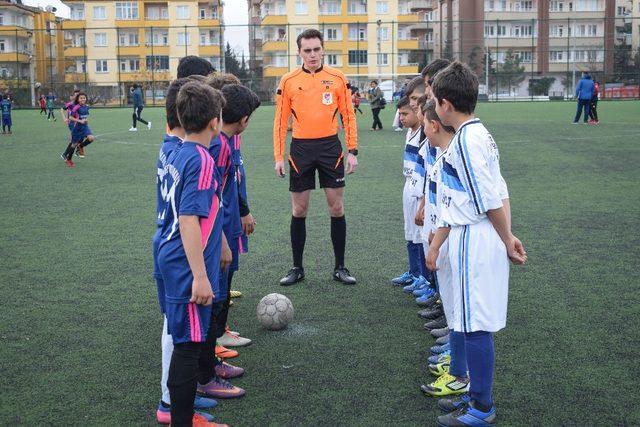 Çanakkale Şehitlerini Anma Futbol Turnuvasında Santra Yapıldı