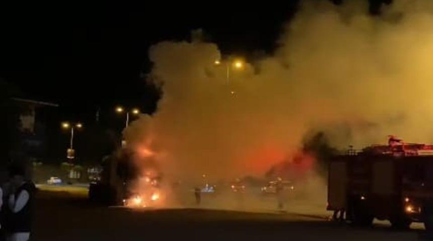 Ereğli&rsquo;de seyir halindeki tır alev aldı