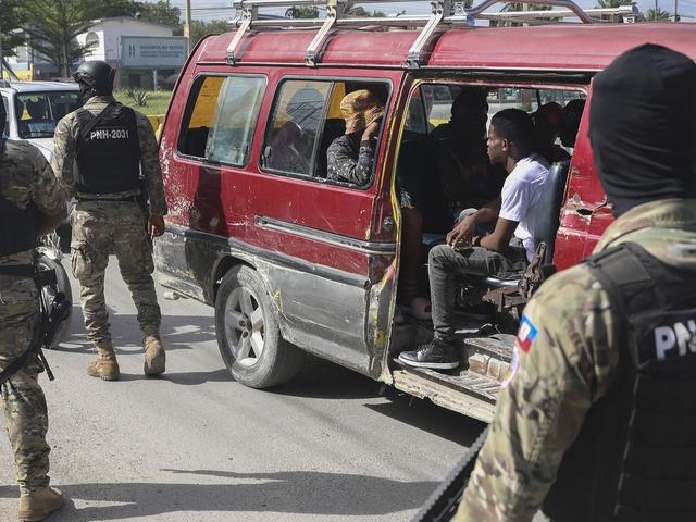 Haiti'de silahlı &ccedil;ete kasabaya saldırdı: 50 &ouml;l&uuml;