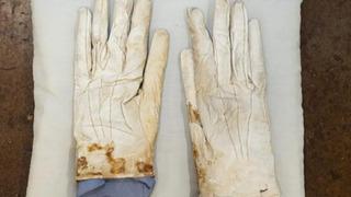 ABD başkanının kanlı eldivenleri rekor fiyata satıldı! Gelir borçları kapatacak...