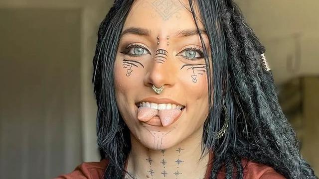 Dilini ortadan ikiye böldü! Heves uğruna hayatı mahvoluyordu! Şimdi konuşmayı yeniden öğreniyor