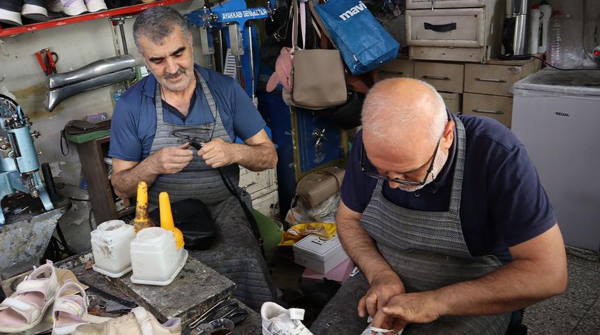 Bir meslek daha sessizce tükeniyor! Ayakkabı tamirciliği mesleği bitiyor: "Mesleğimiz can çekişiyor"