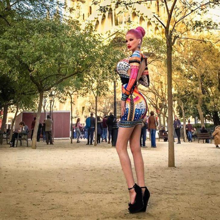 Barbie bebeğe benzemek için servet harcıyor! G1