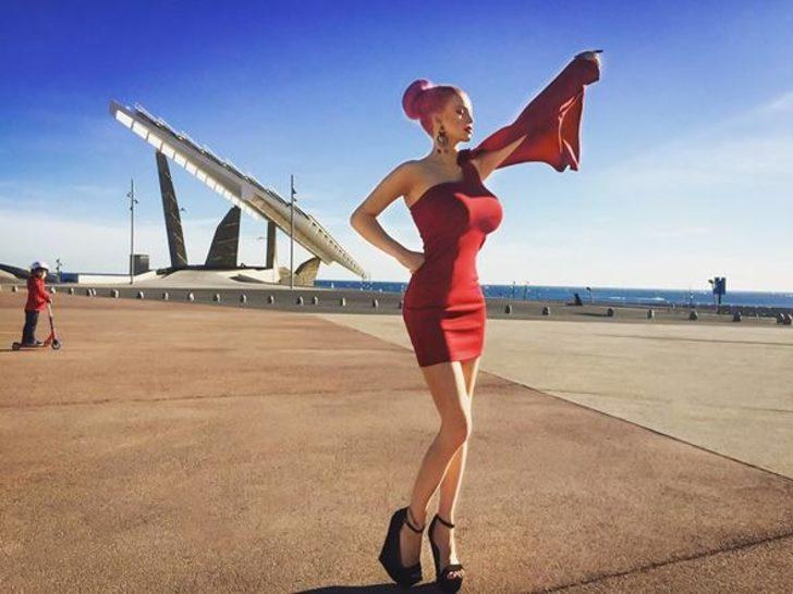 Barbie bebeğe benzemek için servet harcıyor! G4