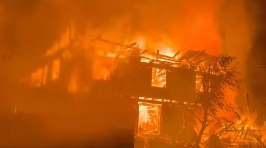 Kastamonu&rsquo;da alevlere teslim olan ev kullanılamaz hale geldi