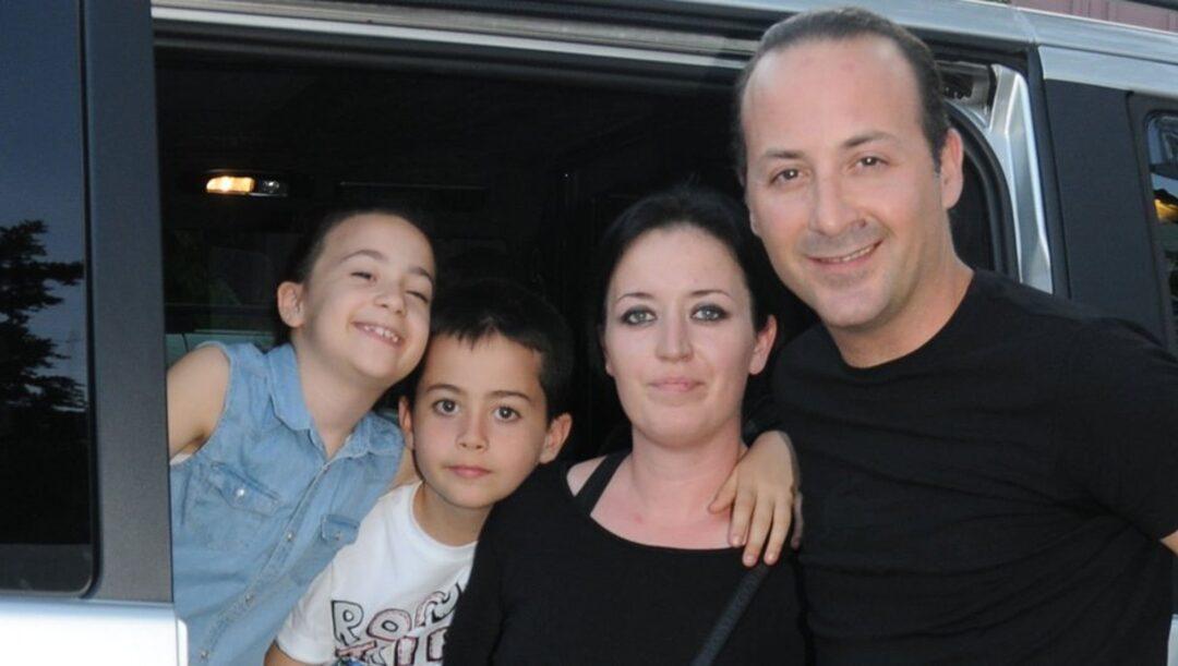 Tolga Çevik'in kızı Tuna ve oğlu Tan ile eşi Özge Hanım
