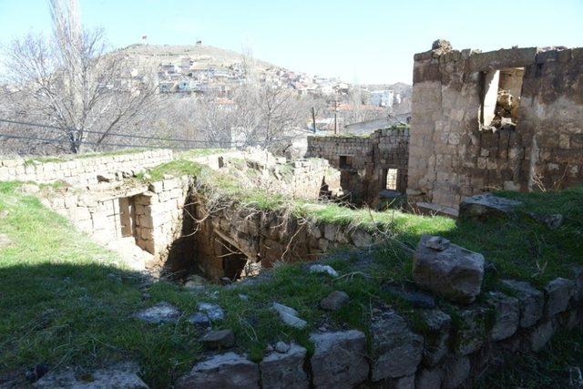 Melikgazi Belediyesi tarihi yapıları onarmaya devam ediyor