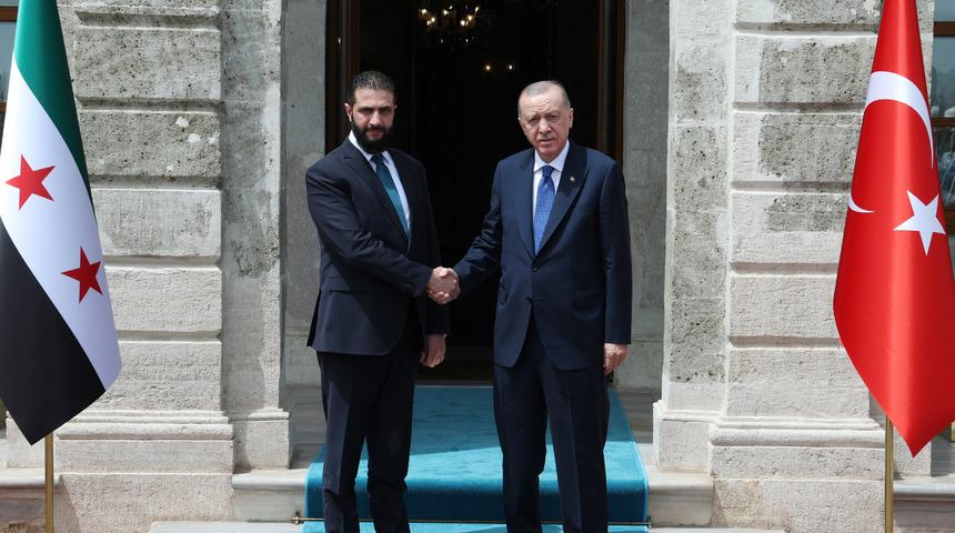 İstanbul'da sürpriz zirve! Cumhurbaşkanı Erdoğan, Ahmed Şara ile bir araya geldi... İletişim Başkanlığı görüşme detaylarını aktardı