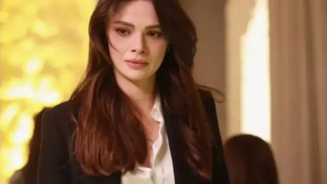 Uzak Şehir'in Alya'sı Sinem Ünsal aşka geldi! Sevgilisini paylaşıp...