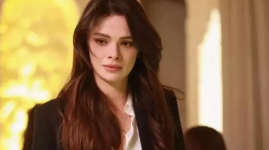 Uzak Şehir'in Alya'sı Sinem Ünsal aşka geldi! Sevgilisini paylaşıp...