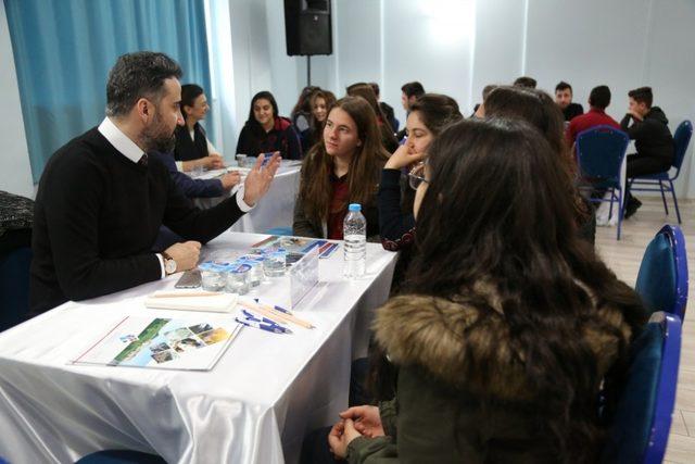 HKÜ’nün 24 akademisyeni, Erdem Koleji Kariyer Günlerinde