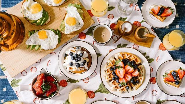 Brunch bir mutfak sanatıdır!  Sofranıza renk katacak 4 yaratıcı ve lezzetli brunch tarifleri: Bu 4 tarif sizi bir adım öne çıkaracak…