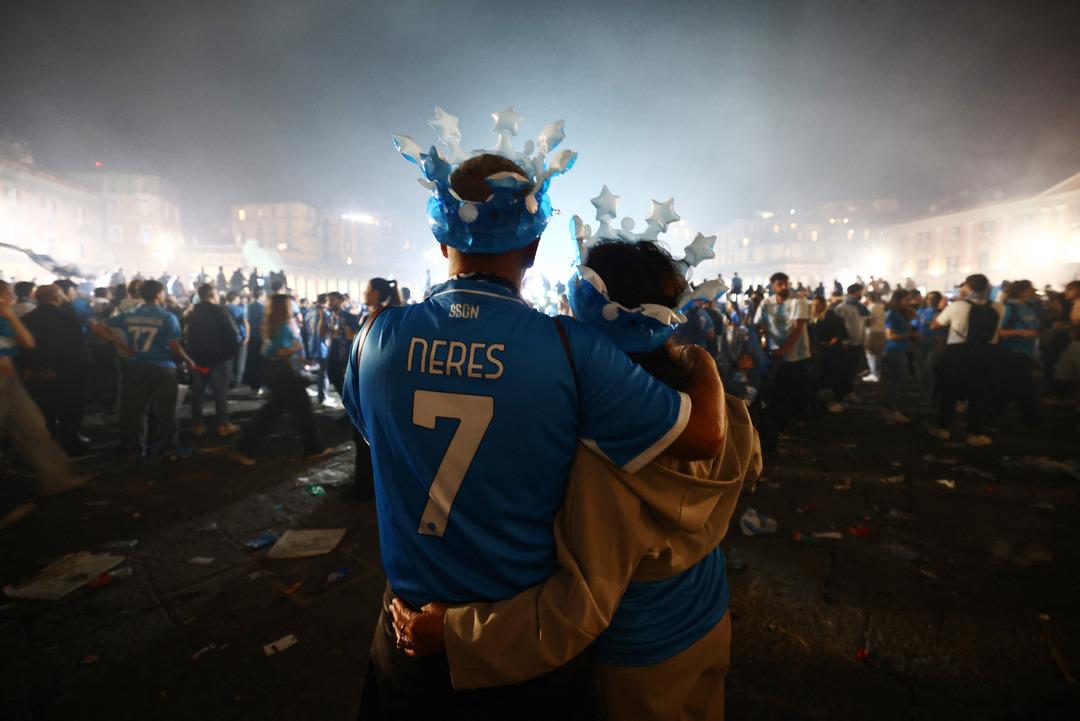 2025-05-23T214952Z_1007809782_UP1EL5N1ON2OS_RTRMADP_3_SOCCER-ITALY-NAP-CAG-REPORT-FANS