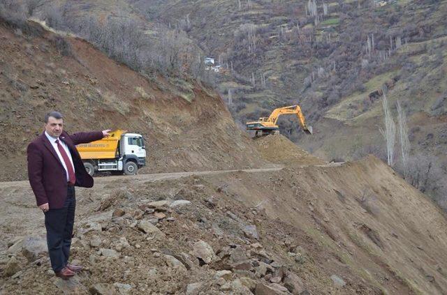 Pütürge’de yol çalışmaları devam ediyor