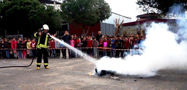 İlkokulda deprem ve yangın tatbikatı