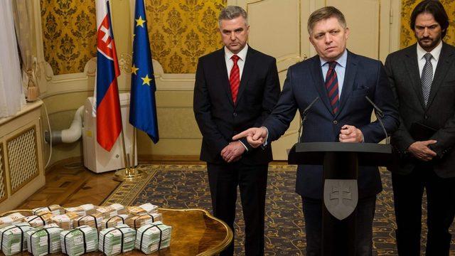 Slovakya Başbakanı Robert Fico cinayetleri çözecek bilgi verenlere 1 milyon euro ödül vaat etti.