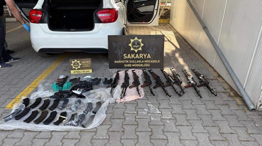 Sakarya'da polis memurunun aracında kaleşnikof bulunmasına ilişkin 3 tutuklama
