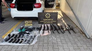 Sakarya'da polis memurunun aracında kaleşnikof bulunmasına ilişkin 3 tutuklama