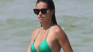 Adriana Lima'nın deniz çıkarması