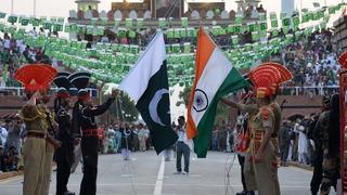 Pakistan ve Hindistan, hava sahalarına yönelik yasakları bir ay uzattı