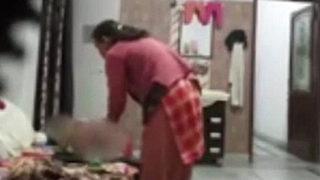 Bakıcı dehşeti saniye saniye kamerada