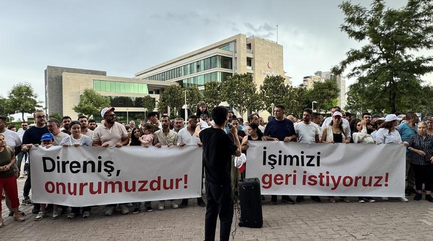 Konyaaltı Belediyesi'nde işten çıkarılan çalışanlar eylem yaptı