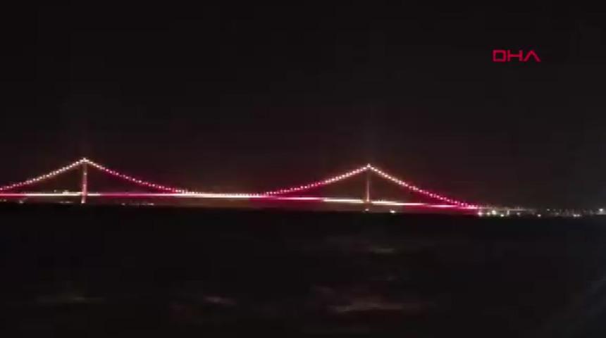 1915 Çanakkale Köprüsü sarı-kırmızı renklere büründü