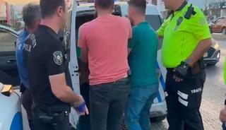 Makas atan sürücü ve arkadaşları polise saldırdı